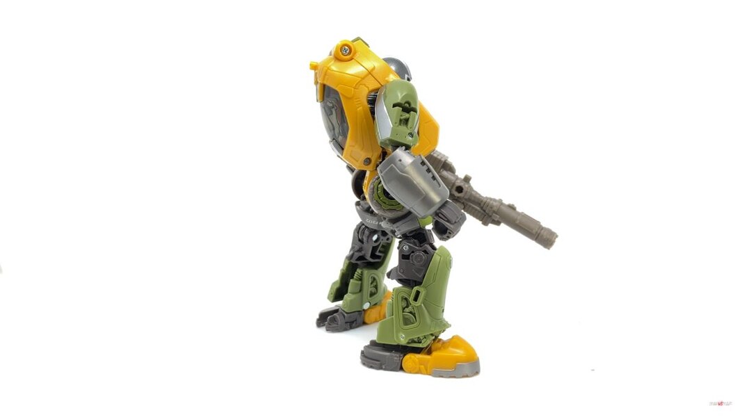 Transformers Bumblebee Movie Studio Series Brawn In Hand Image  (10 of 39)